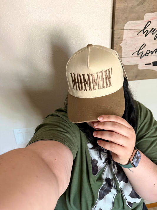 MOMMIN' Trucker Hat